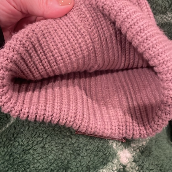 Herschel Supply Co. UO Urban Outfitters knit Juneau Beanie rose blush color - Picture 5 of 8